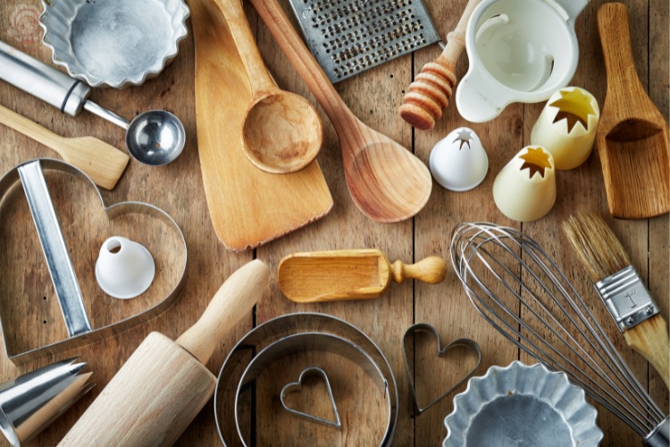 What are kitchen utensils? Kitchen tools: names and uses