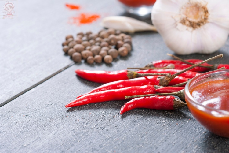 Ingredients in chili crisp: chili, garlic, oil