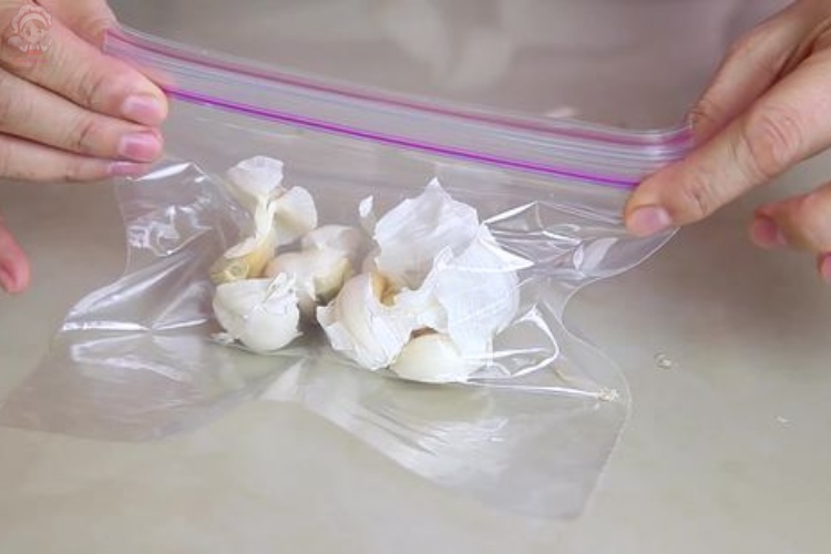 Garlic storage method