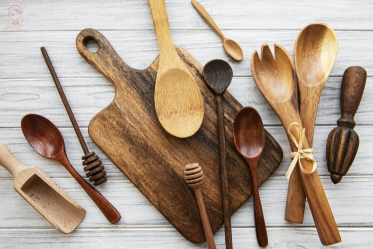 Which is better for kitchen utensils, softwood or hardwood